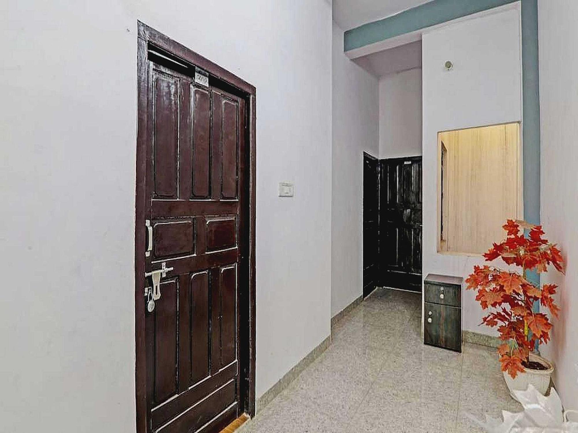 Hotel O Rr Palace Lucknow Bagian luar foto